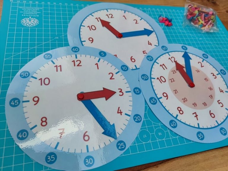 2 grandes horloges à imprimer (avec les minutes indiquées) – Creadoc un
